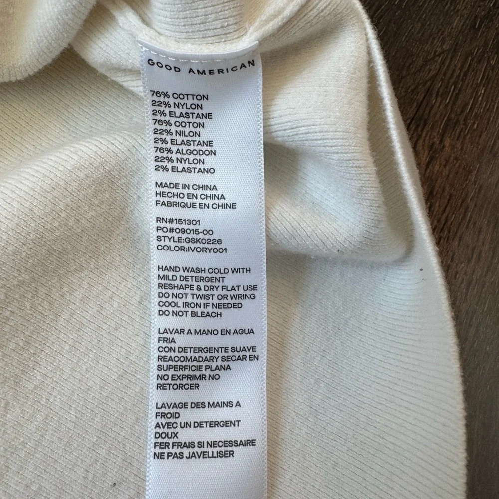 Good American Sweater. Women’s size 00/0.  Off white color, very cute style.